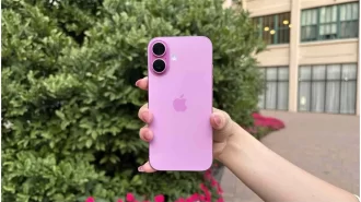 Có nên mua iPhone 16 hay không? Đâu là sự khác biệt đáng để bạn ‘xuống tiền’? Xem ngay câu trả lời