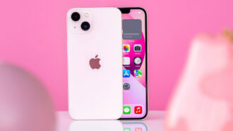 Con gái nên dùng iPhone gì? Top các iPhone dành cho nữ đẹp nhất, vừa sang chảnh, vừa ‘cân’ mọi tác vụ