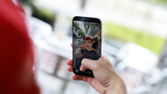 Cách bật/tắt Center Stage trên iPhone 17/Pro/Pro Max, iPhone Air để selfie và gọi video hoàn hảo