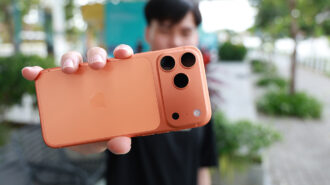 Trên tay iPhone 17 Pro Max: Khung nhôm mát tay, màn hình ngoài trời sáng rõ, camera trước 18MP nâng tầm video call