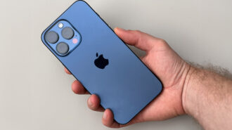 Mệnh Thủy hợp iPhone 17 Pro màu gì? Bí quyết chọn màu tương sinh để kích tài lộc, bình an