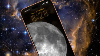 iPhone 17 Pro Max ghi danh lịch sử với loạt ảnh sắc nét từ cửa sổ tàu Orion trong sứ mệnh Artemis II của NASA