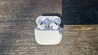 AirPods 4: ‘Mổ xẻ’ toàn diện từ thiết kế đến tính năng, liệu có xứng đáng để bạn ‘rút hầu bao’?